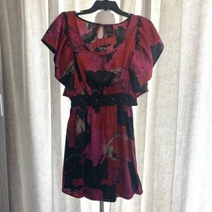 Bebe flutter dress sleeves